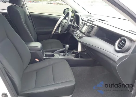 2017 Toyota Rav4 Le z USA, uszkodzony, nr VIN JTMZFREV4HJ144820